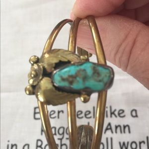 👒Vintage,brass,authentic turquoise bracelet🌷